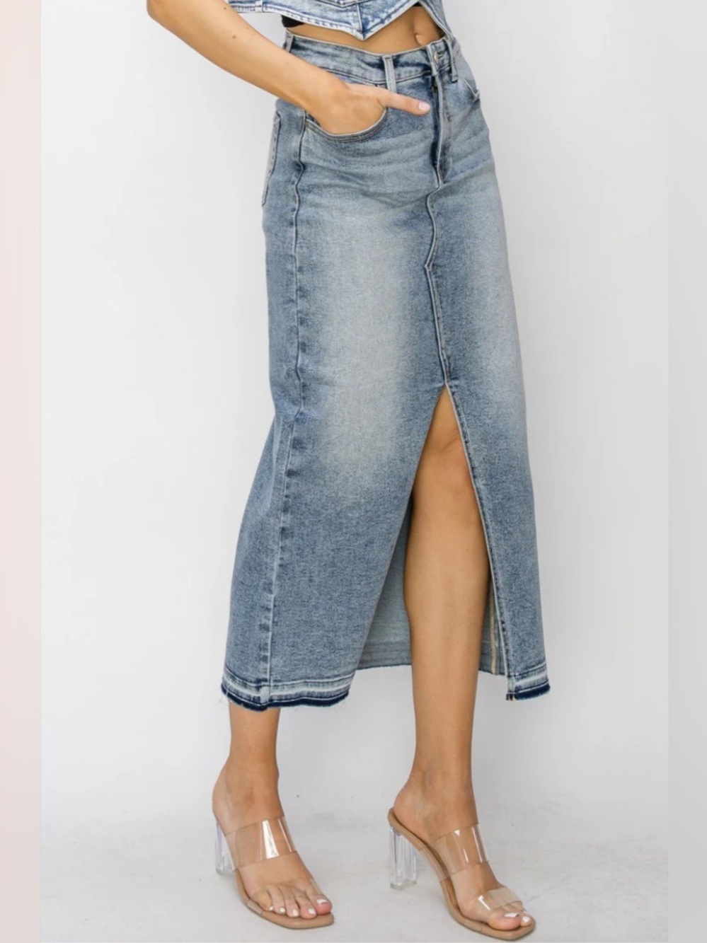 Risen High Rise Front Slit medium wash Denim Maxi Skirt with frayed hem Sz Small